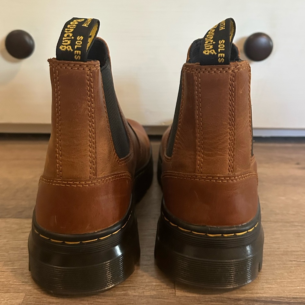 Dr. Marten’s EMBURY PULL UP LEATHER CHELSEA BOOTS- Air Wair - Picture 7 of 10